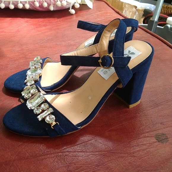 Strappy black jeweled sandal - Picture 2 of 6